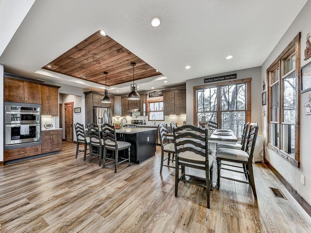 3 bedroom, 4 bathroom, 3,720 sq ft single family residence under contract at 208 Weeks Drive, Ellijay, GA 30540 — photo 9