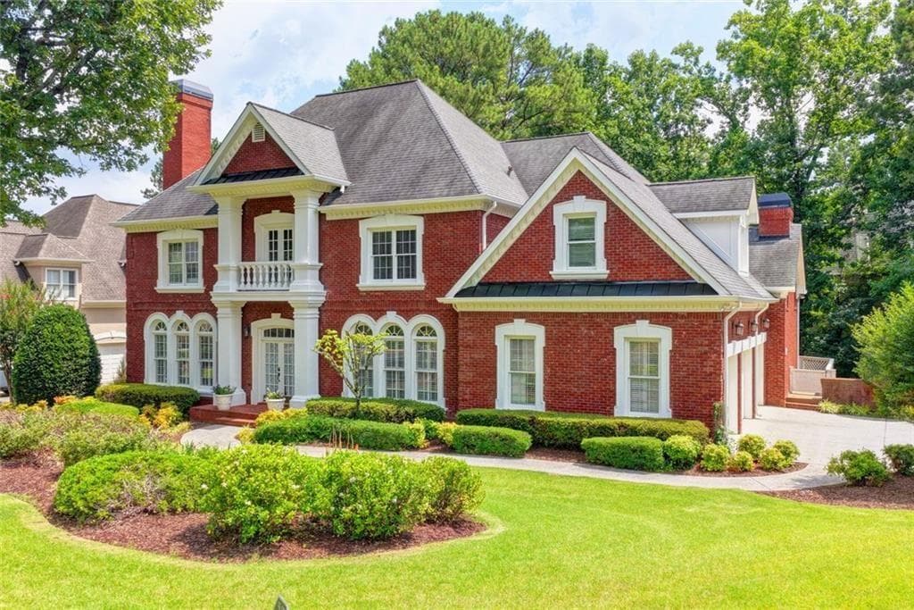 5 bedroom, 5 bathroom, 6,752 sq ft single family residence under contract at 2200 Ascott Valley Trace, Johns Creek, GA 30097 — photo 2