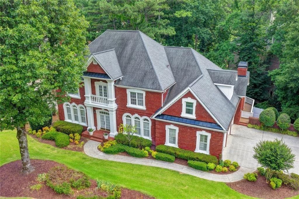 5 bedroom, 5 bathroom, 6,752 sq ft single family residence under contract at 2200 Ascott Valley Trace, Johns Creek, GA 30097 — photo 3