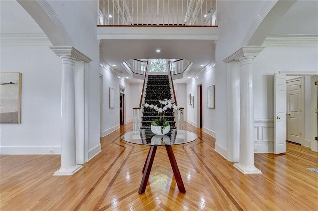 5 bedroom, 5 bathroom, 6,752 sq ft single family residence under contract at 2200 Ascott Valley Trace, Johns Creek, GA 30097 — photo 4