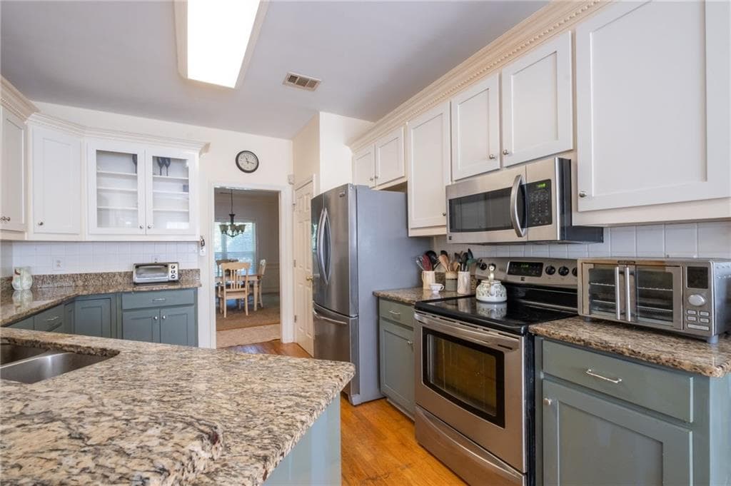4 bedroom, 3 bathroom, 3,687 sq ft single family residence for sale at 123 W Castle View Drive, Braselton, GA 30517 — photo 2