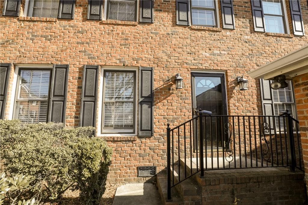 4 bedroom, 4 bathroom, 2,561 sq ft single family residence for sale at 3122 Henderson Walk, Atlanta, GA 30340 — photo 2