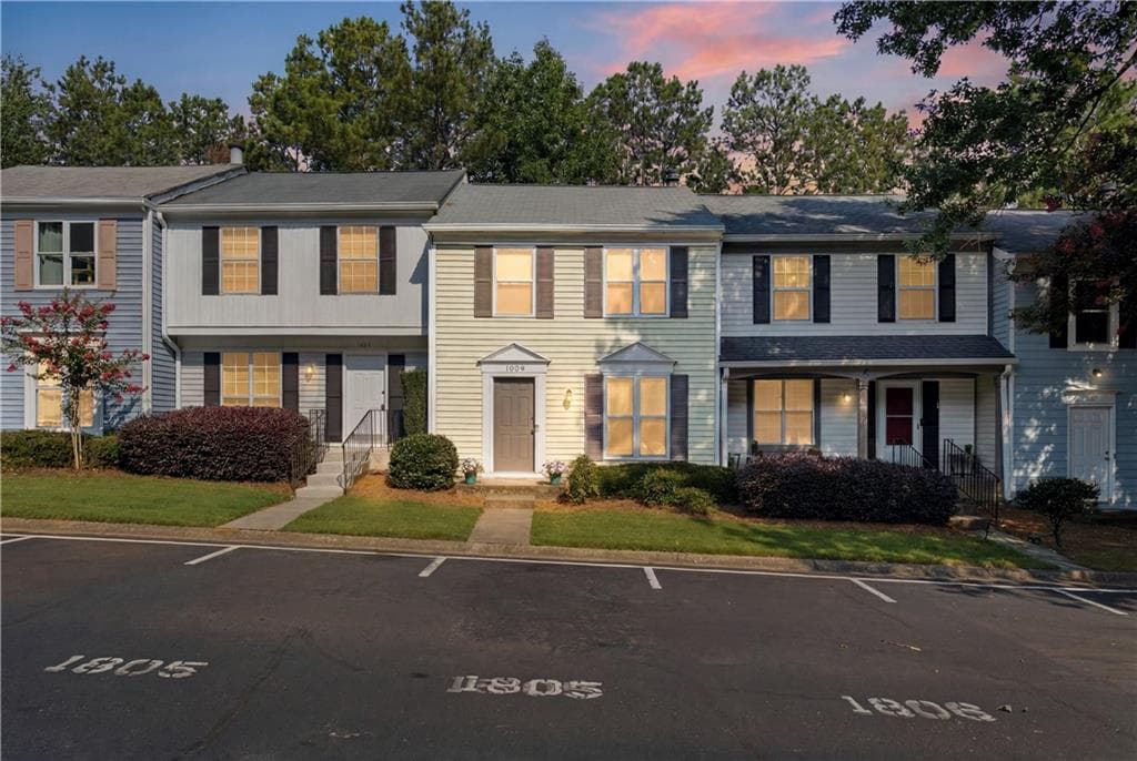 3 bedroom, 3 bathroom, 1,840 sq ft townhouse sold at 1805 Queen Anne Court, Atlanta, GA 30350