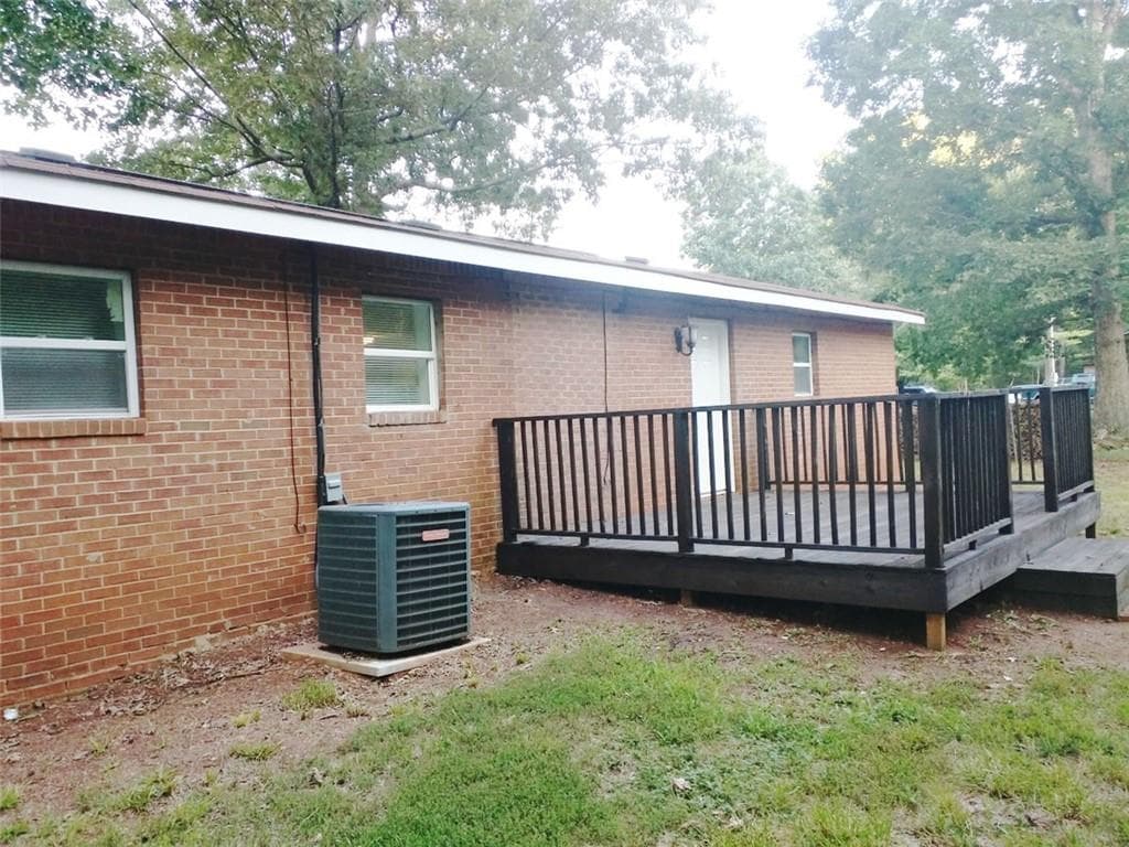 3 bedroom, 2 bathroom, 1,225 sq ft single family residence for sale at 5582 Mulberry Street, Flowery Branch, GA 30542 — photo 2