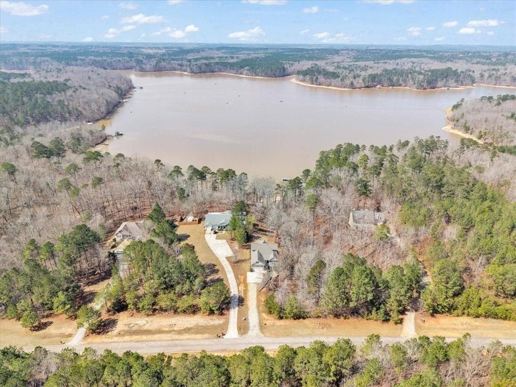 4 bedroom, 3 bathroom, 3,256 sq ft single family residence for sale at 1075 Willow Way, Lincolnton, GA 30817