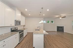 4 bedroom, 3 bathroom, 1,979 sq ft single family residence for rent at 124 Bryon Lane, Acworth, GA 30102 for $2,400 a month — photo 2