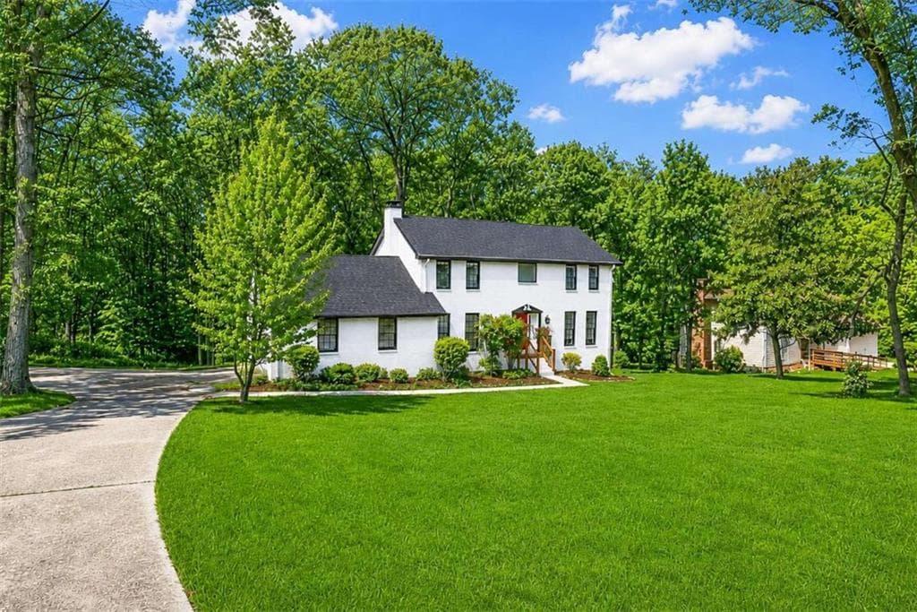 4 bedroom, 3 bathroom, 2,322 sq ft single family residence for sale at 9200 Brave Court, Jonesboro, GA 30236 — photo 3