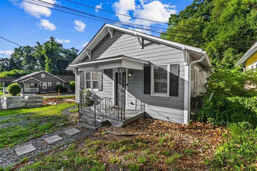3 bedroom, 2 bathroom, 972 sq ft single family residence for sale at 1137 Arlington Avenue, Atlanta, GA 30310 — photo 2