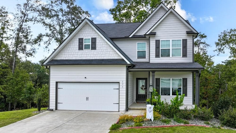 4 bedroom, 3 bathroom, 2,266 sq ft single family residence for sale at 171 Quail Forest Circle, Toccoa, GA 30577