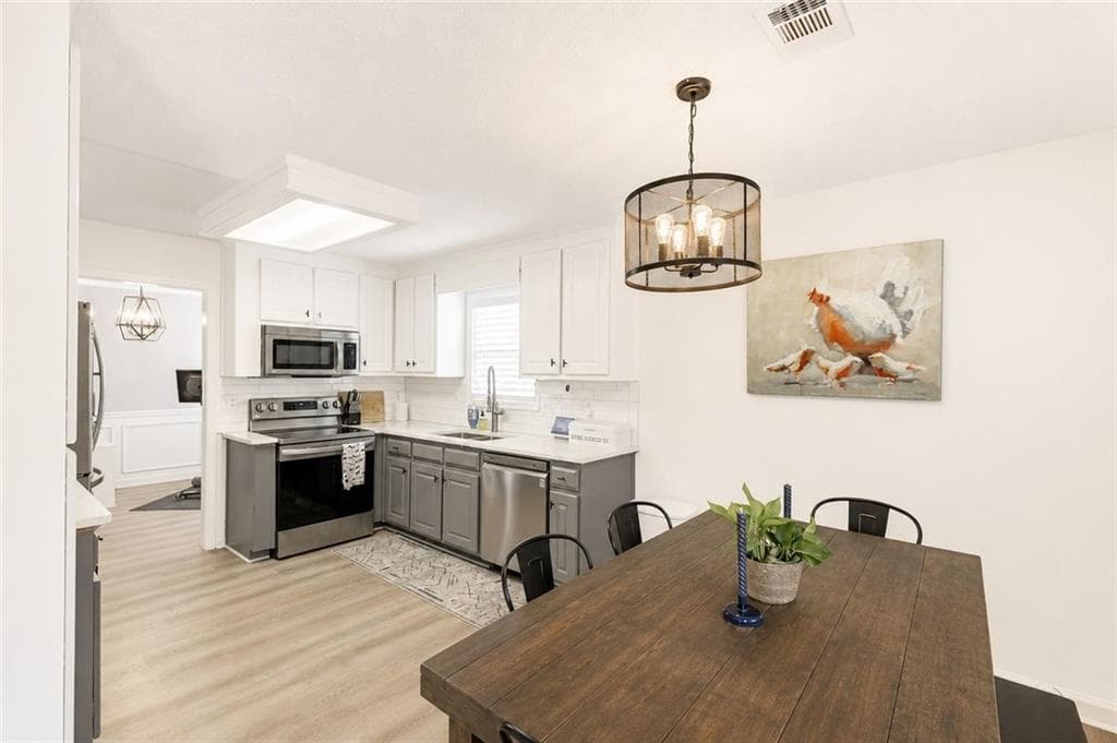 3 bedroom, 2 bathroom, 1,821 sq ft single family residence for sale at 5825 April Drive, Sugar Hill, GA 30518 — photo 10