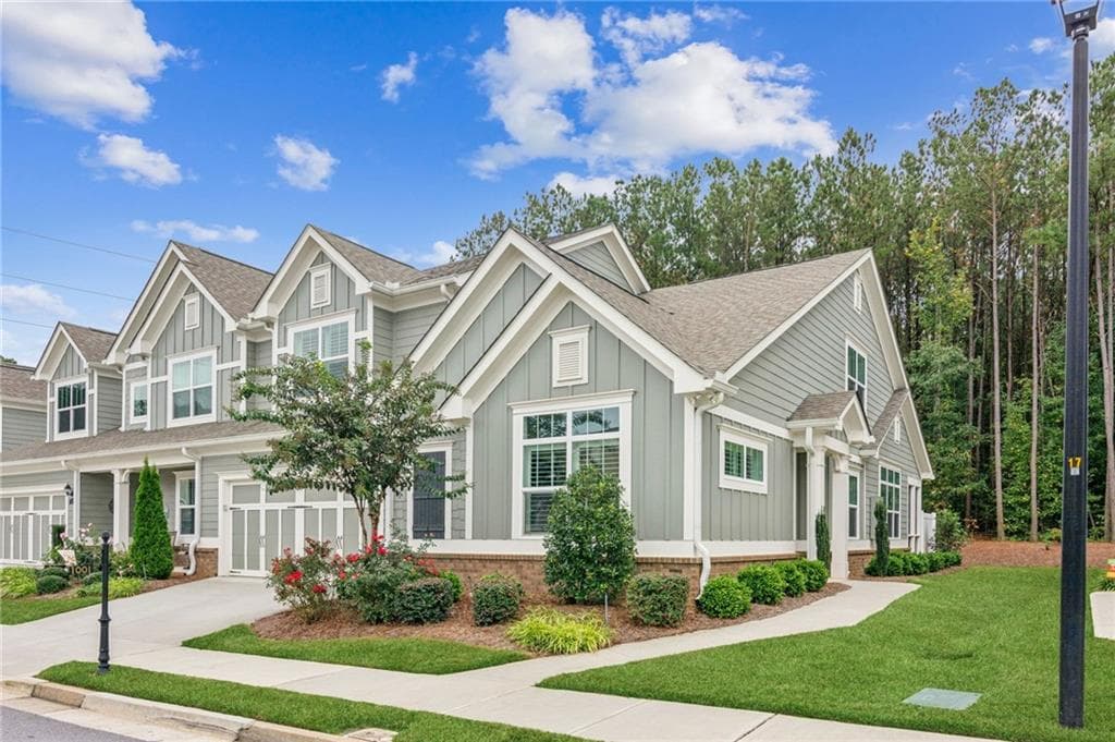 3 bedroom, 3 bathroom, 2,731 sq ft condominium for sale at 1001 Lexington Green Pines, Cumming, GA 30040 — photo 1 of 44