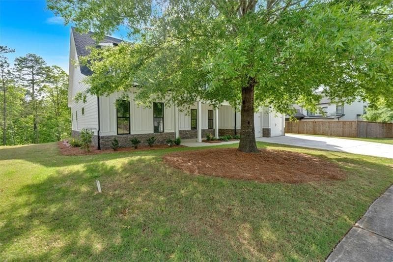 5 bedroom, 4 bathroom, 3,137 sq ft single family residence for sale at 8 Greencliff Way, Cartersville, GA 30120 — photo 3