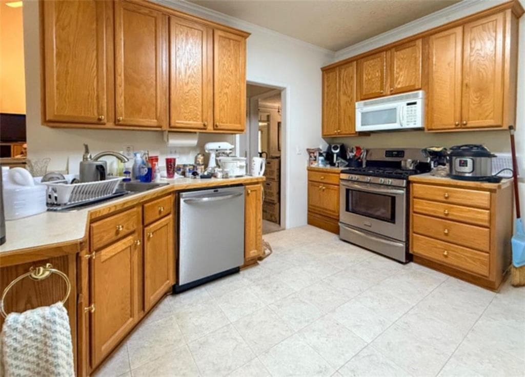 4 bedroom, 3 bathroom, 2,314 sq ft single family residence for sale at 1020 Bench Mark Drive, Mcdonough, GA 30252 — photo 3