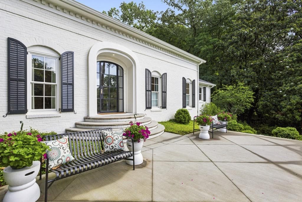 6 bedroom, 5 bathroom single family residence for rent at 4187 Conway Valley Road, Atlanta, GA 30327 for $11,500 a month — photo 2