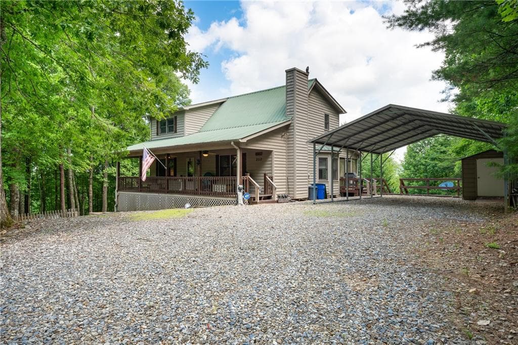 3 bedroom, 3 bathroom, 2,115 sq ft single family residence for sale at 250 Summit Drive, Blairsville, GA 30512