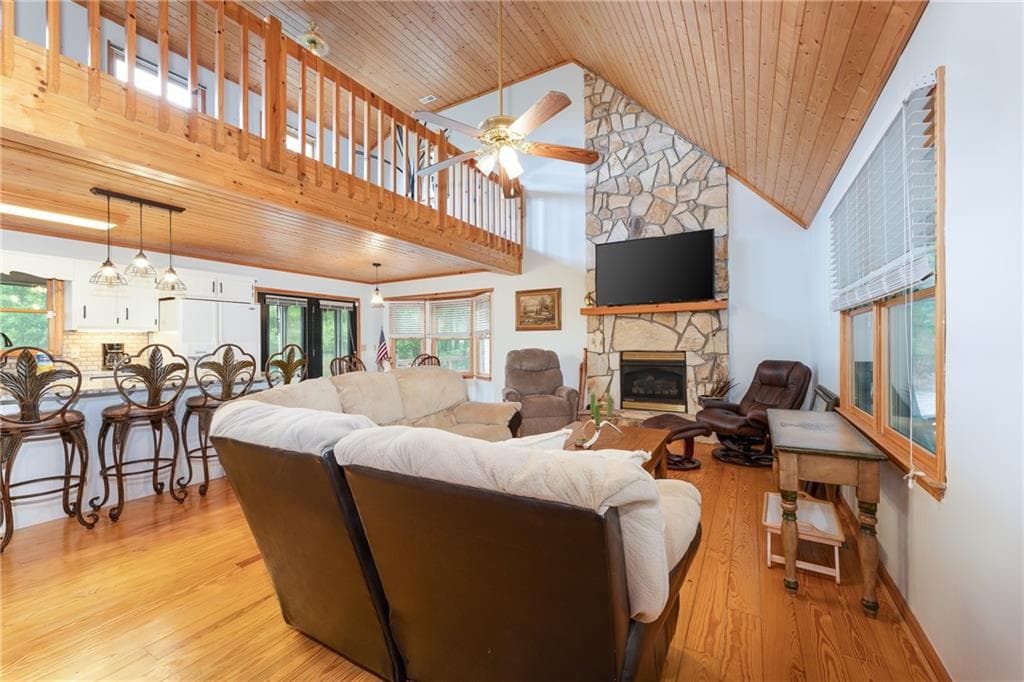 3 bedroom, 3 bathroom, 2,115 sq ft single family residence for sale at 250 Summit Drive, Blairsville, GA 30512 — photo 4
