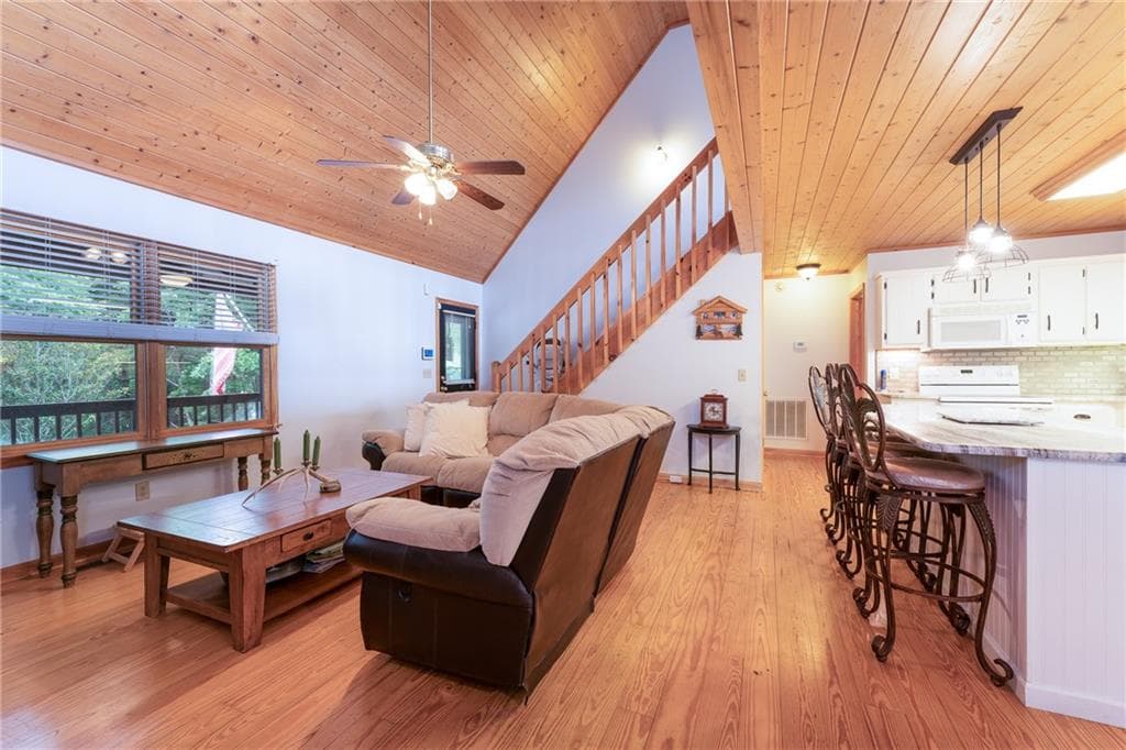 3 bedroom, 3 bathroom, 2,115 sq ft single family residence for sale at 250 Summit Drive, Blairsville, GA 30512 — photo 6
