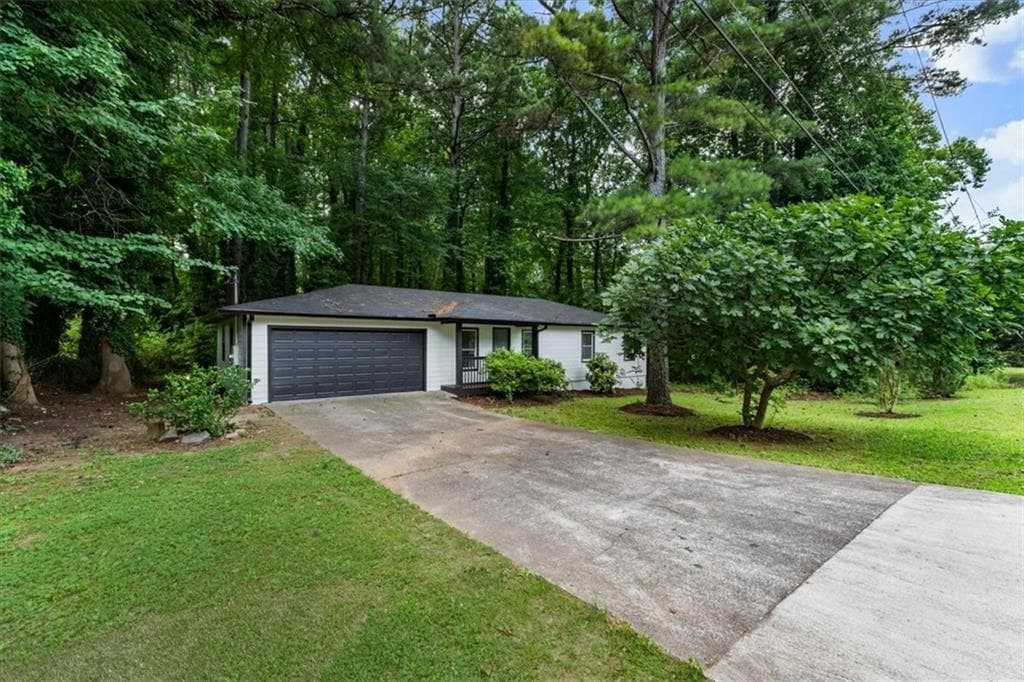 3 bedroom, 2 bathroom, 1,164 sq ft single family residence for sale at 4010 Kennesaw Drive, Kennesaw, GA 30152 — photo 2