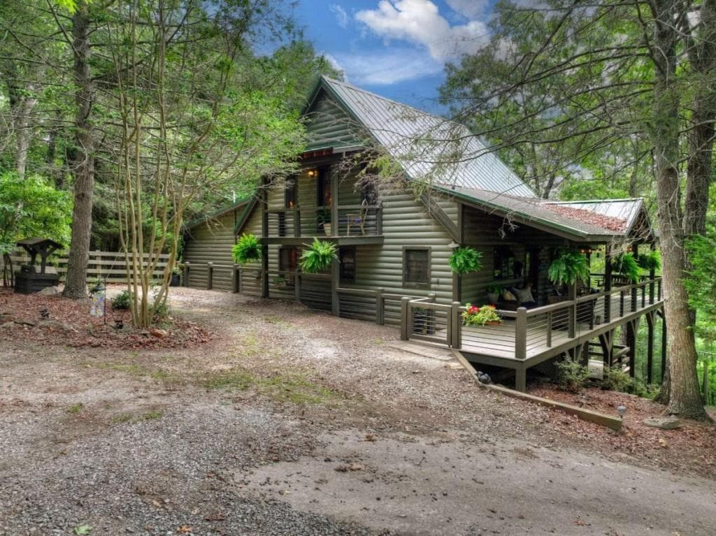 4 bedroom, 4 bathroom, 2,700 sq ft single family residence for sale at 246 Uphill Road, Blue Ridge, GA 30513 — photo 4