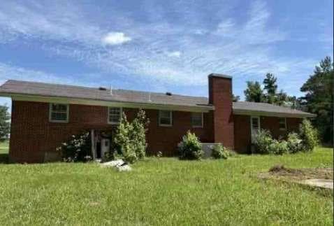 3 bedroom, 2 bathroom, 1,597 sq ft single family residence for sale at 1190 Asphalt Rock Road, Cherokee, AL 35616 — photo 2
