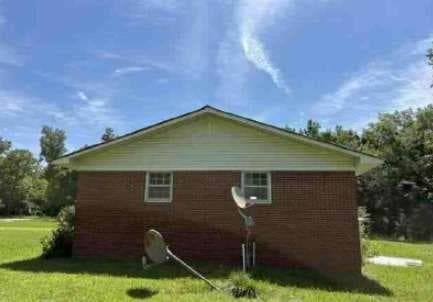 3 bedroom, 2 bathroom, 1,597 sq ft single family residence for sale at 1190 Asphalt Rock Road, Cherokee, AL 35616 — photo 4