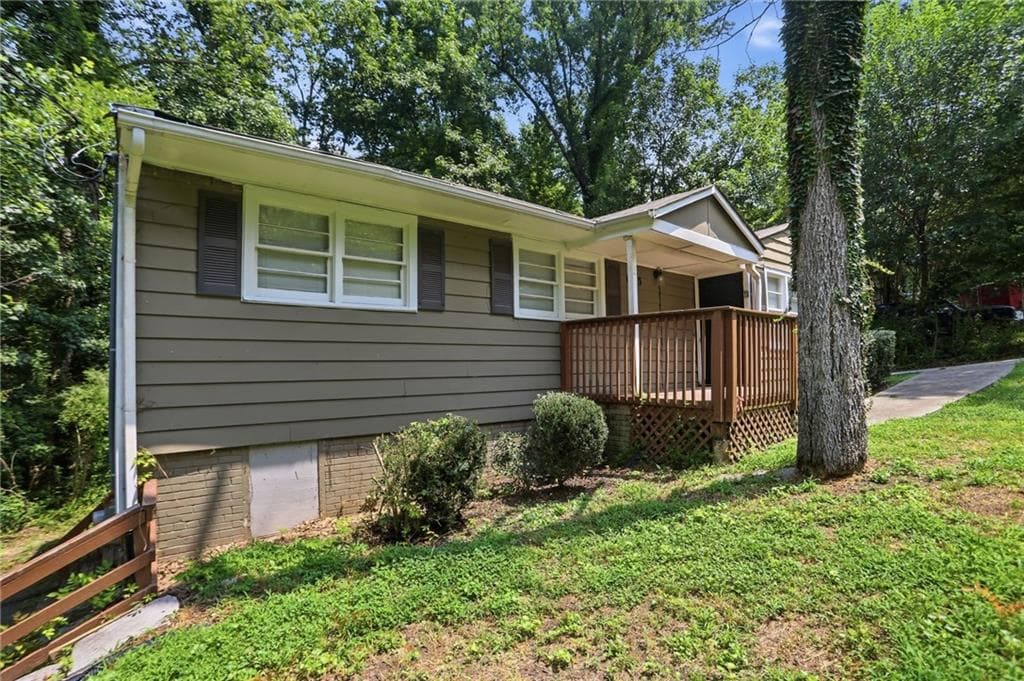 3 bedroom, 2 bathroom, 1,144 sq ft single family residence for sale at 6183 Ellis Street, Douglasville, GA 30134 — photo 2