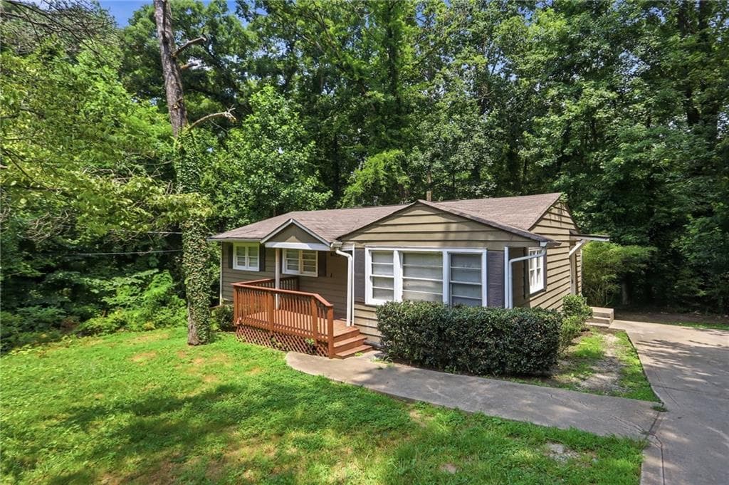 3 bedroom, 2 bathroom, 1,144 sq ft single family residence for sale at 6183 Ellis Street, Douglasville, GA 30134 — photo 4