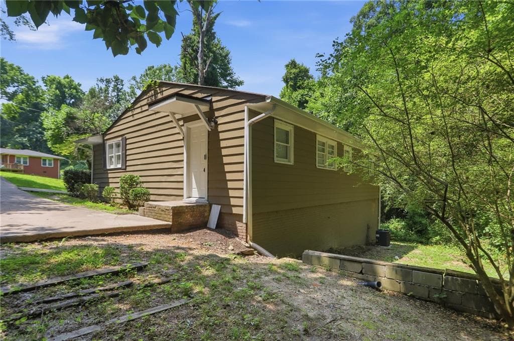 3 bedroom, 2 bathroom, 1,144 sq ft single family residence for sale at 6183 Ellis Street, Douglasville, GA 30134 — photo 5
