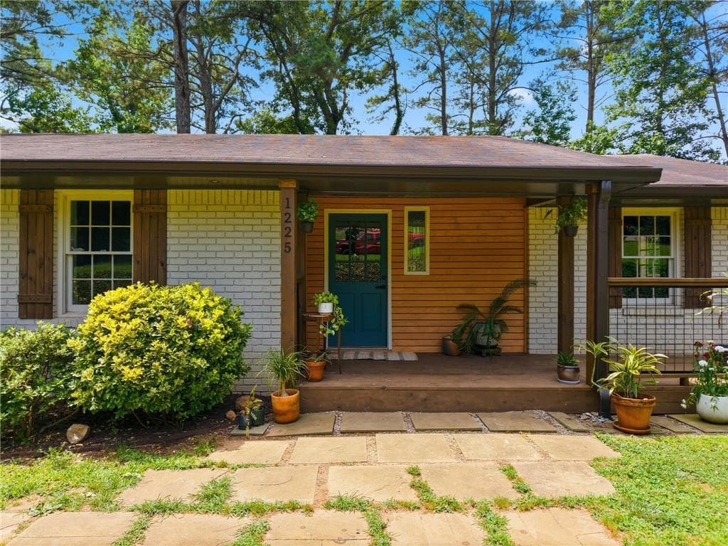 4 bedroom, 2 bathroom, 2,714 sq ft single family residence for sale at 1225 Dewberry Lane, Canton, GA 30114 — photo 2