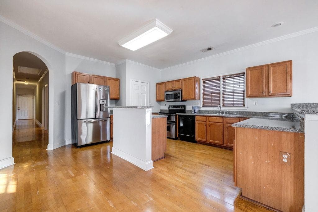 4 bedroom, 2 bathroom, 2,564 sq ft single family residence for rent at 2310 HOSEA L WILLIAMS Drive, Atlanta, GA 30317 for $2,900 a month — photo 8