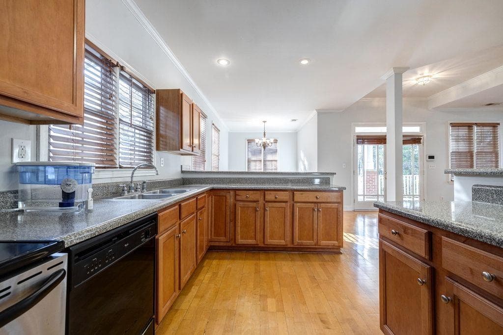 4 bedroom, 2 bathroom, 2,564 sq ft single family residence for rent at 2310 HOSEA L WILLIAMS Drive, Atlanta, GA 30317 for $2,900 a month — photo 10