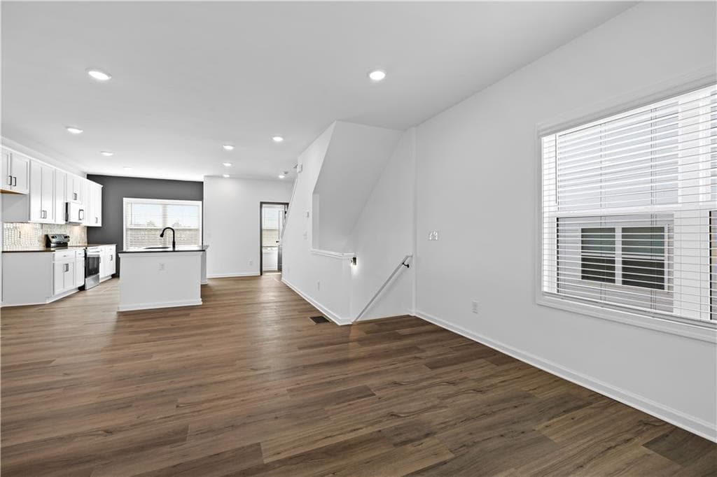 3 bedroom, 4 bathroom, 1,919 sq ft townhouse for sale at 36 Nickel Drive 17, Newnan, GA 30265 — photo 9