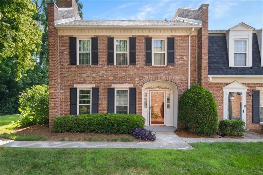 3 bedroom, 3 bathroom, 1,560 sq ft townhouse sold at 9 Kings Tavern Place, Atlanta, GA 30318