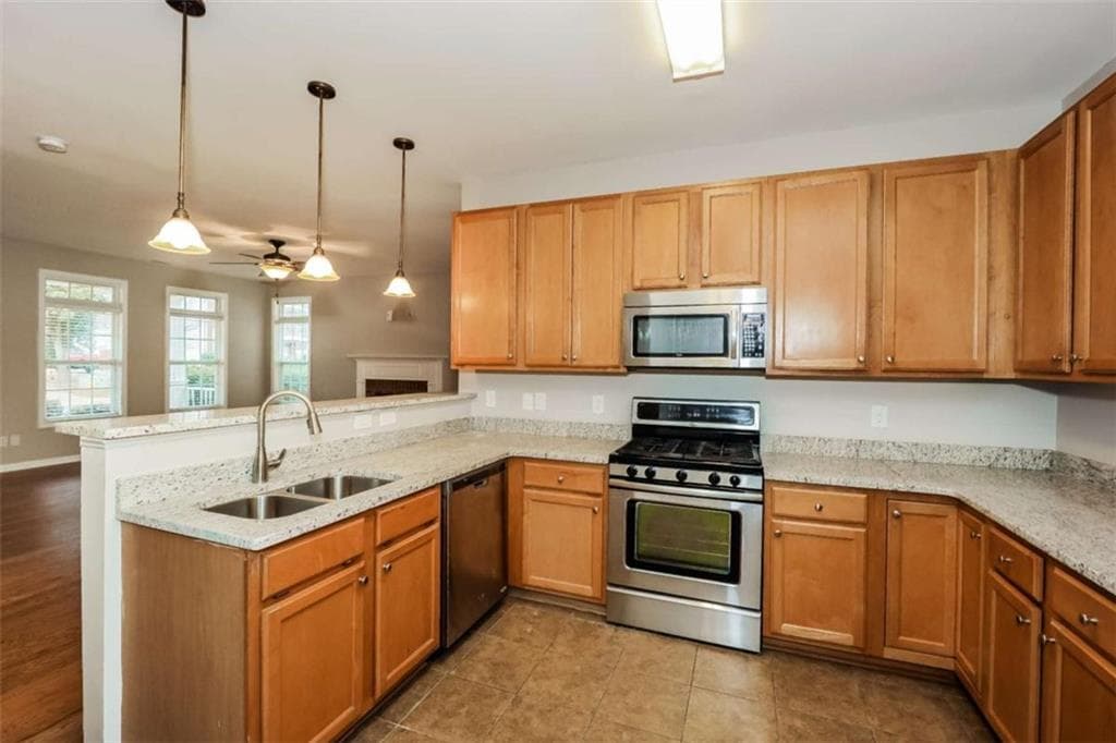3 bedroom, 3 bathroom, 2,256 sq ft single family residence for sale at 15 Verandah View, Newnan, GA 30265 — photo 7