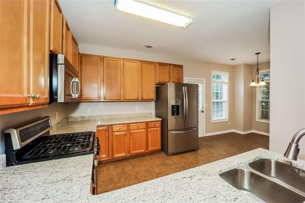 3 bedroom, 3 bathroom, 2,256 sq ft single family residence for sale at 15 Verandah View, Newnan, GA 30265 — photo 8