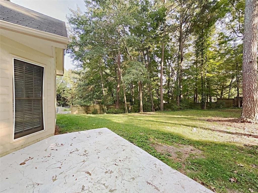 3 bedroom, 3 bathroom, 2,319 sq ft single family residence for sale at 4423 Turnberry Court, Douglasville, GA 30135 — photo 3