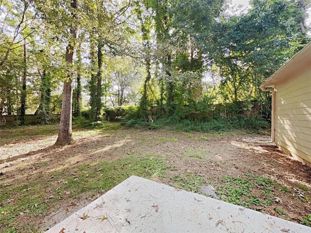 3 bedroom, 3 bathroom, 2,319 sq ft single family residence for sale at 4423 Turnberry Court, Douglasville, GA 30135 — photo 4
