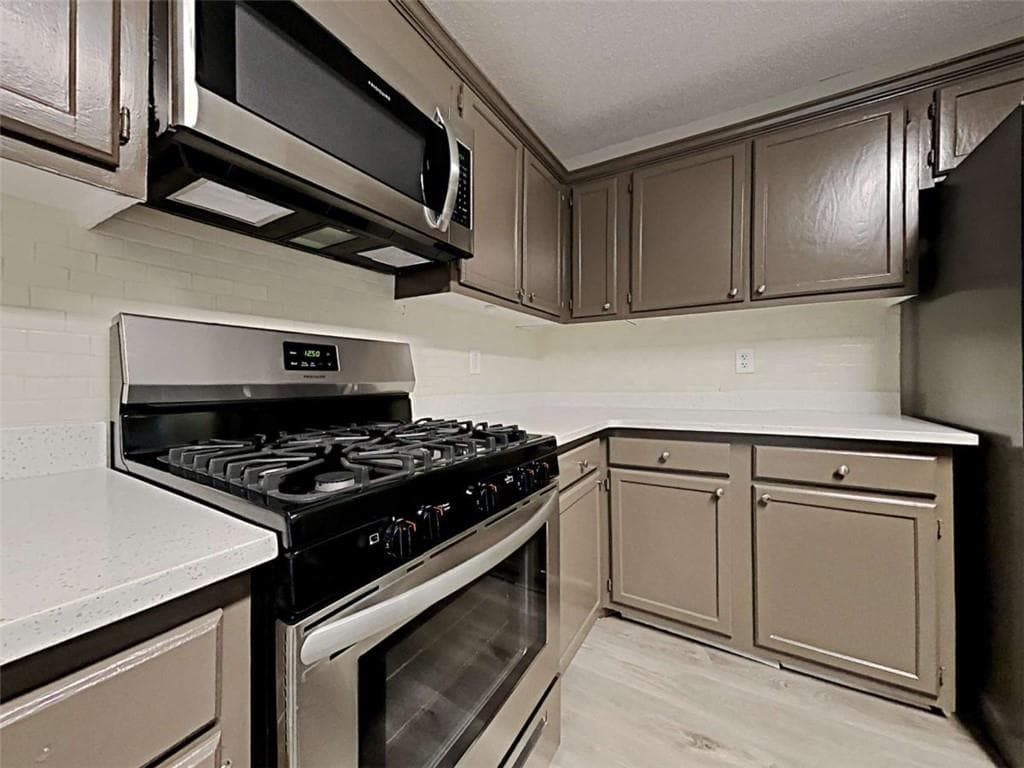 3 bedroom, 3 bathroom, 2,319 sq ft single family residence for sale at 4423 Turnberry Court, Douglasville, GA 30135 — photo 8