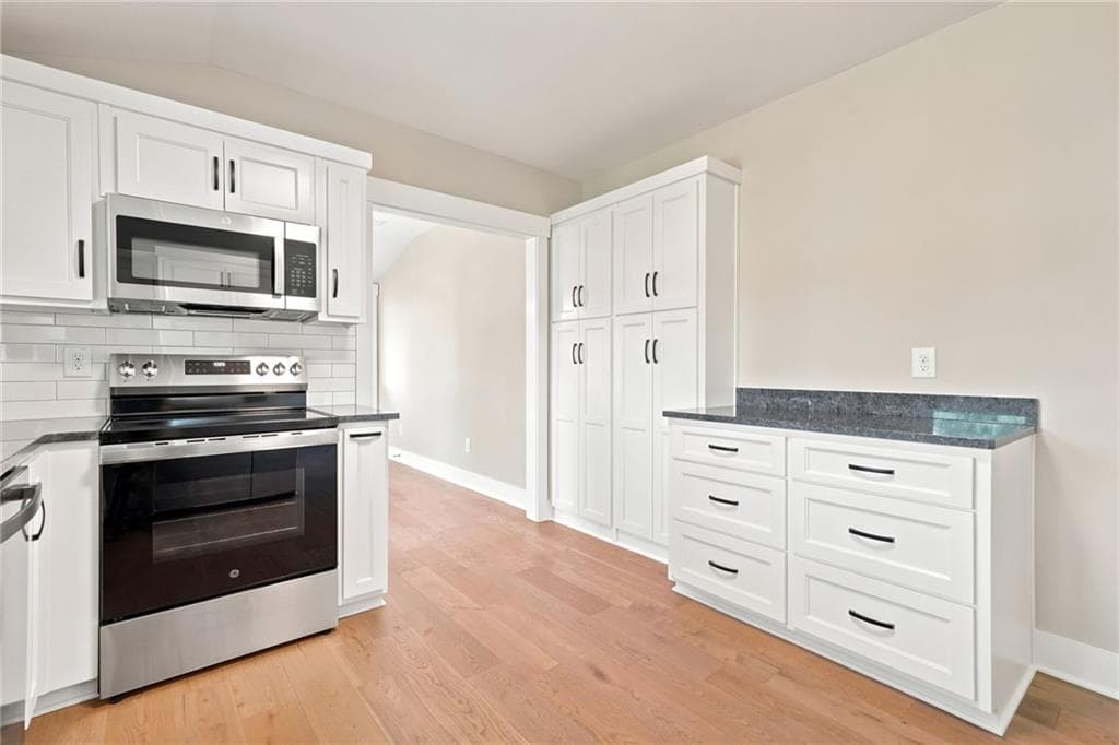 3 bedroom, 2 bathroom, 1,405 sq ft single family residence for sale at 1528 New Light Road, Canton, GA 30115 — photo 6