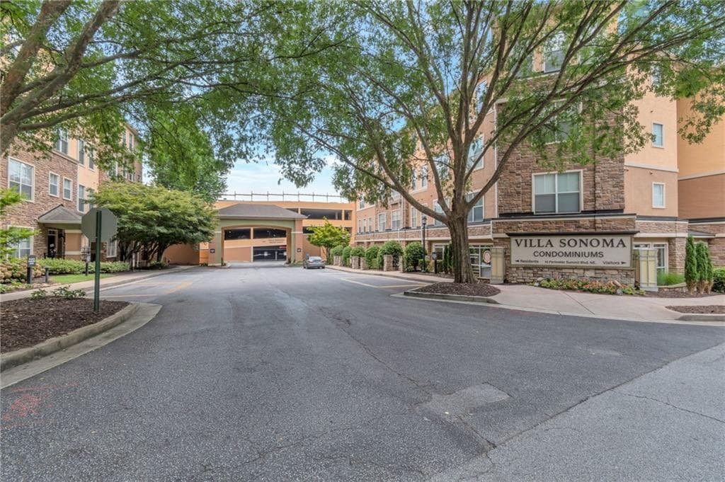 2 bedroom, 2 bathroom, 1,063 sq ft condominium for sale at 10 Perimeter Summit Boulevard 4217, Atlanta, GA 30319 — photo 2