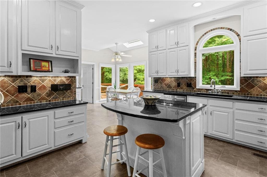 5 bedroom, 4 bathroom, 4,673 sq ft single family residence for sale at 4692 Monticello Circle, Marietta, GA 30066 — photo 9