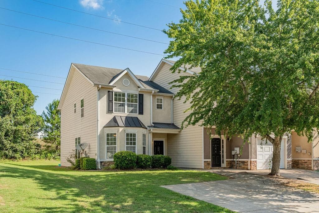 3 bedroom, 3 bathroom, 1,454 sq ft townhouse for sale at 284 Commons Drive, Jonesboro, GA 30236 — photo 2