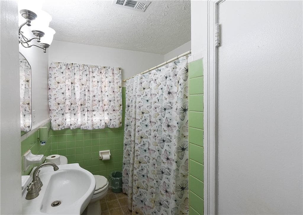 3 bedroom, 2 bathroom, 1,368 sq ft single family residence for sale at 3049 Cloverhurst Drive, Atlanta, GA 30344 — photo 8