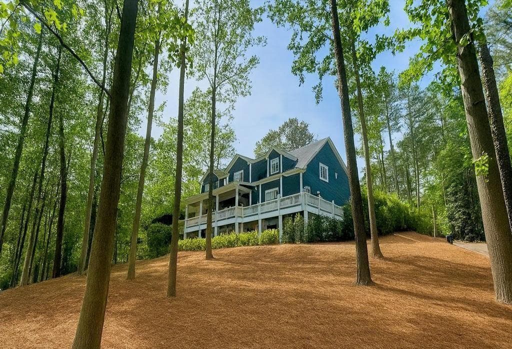 6 bedroom, 7 bathroom, 6,300 sq ft single family residence for sale at 4101 Brookview Drive, Atlanta, GA 30339 — photo 2