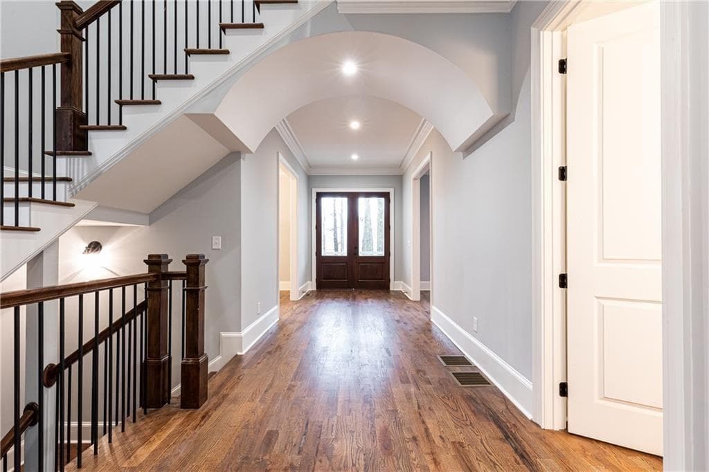 6 bedroom, 7 bathroom, 6,300 sq ft single family residence for sale at 4101 Brookview Drive, Atlanta, GA 30339 — photo 6