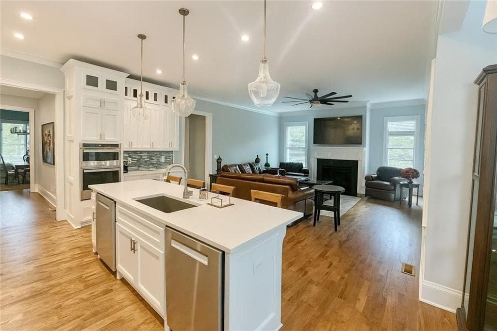 6 bedroom, 7 bathroom, 6,300 sq ft single family residence for sale at 4101 Brookview Drive, Atlanta, GA 30339 — photo 8