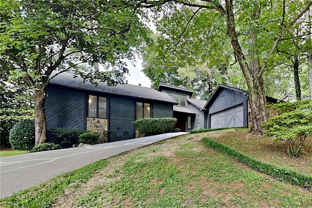 4 bedroom, 4 bathroom, 2,869 sq ft single family residence for rent at 1100 Lake Drive, Roswell, GA 30075 for $3,650 a month — photo 1 of 28