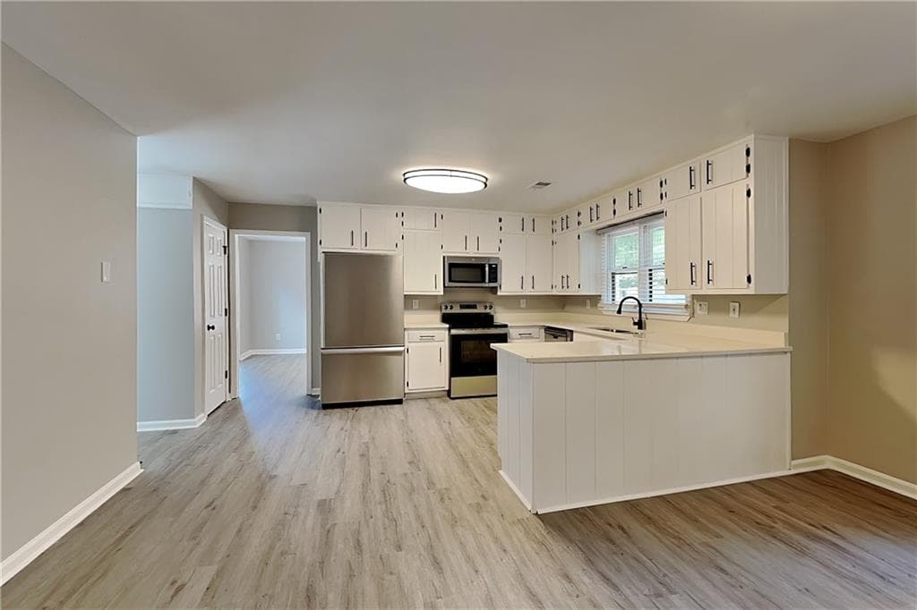 4 bedroom, 4 bathroom, 2,869 sq ft single family residence for rent at 1100 Lake Drive, Roswell, GA 30075 for $3,650 a month — photo 4