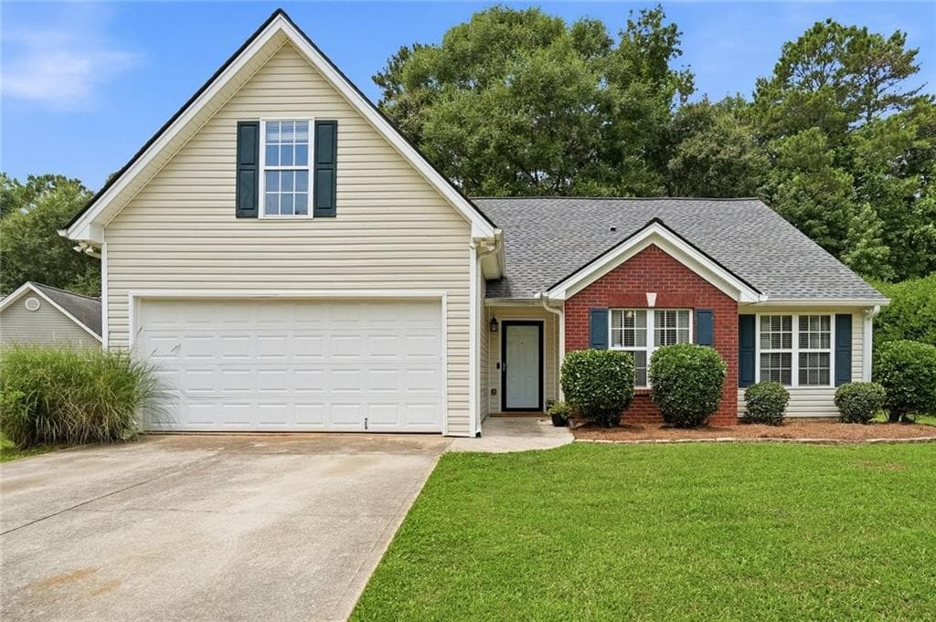 3 bedroom, 2 bathroom, 1,804 sq ft single family residence for sale at 5480 Amber Cove Way, Flowery Branch, GA 30542 — photo 1 of 28