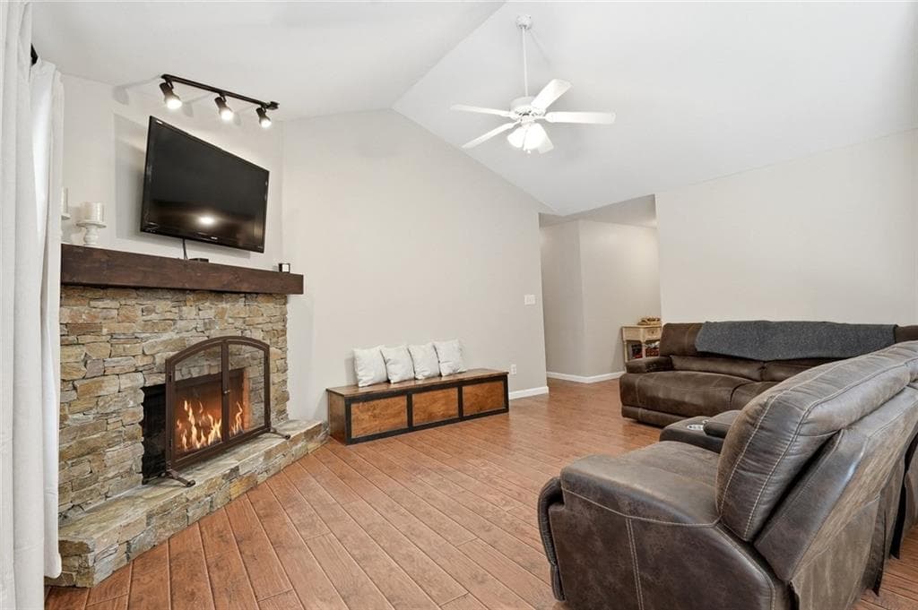 3 bedroom, 2 bathroom, 1,804 sq ft single family residence for sale at 5480 Amber Cove Way, Flowery Branch, GA 30542 — photo 4